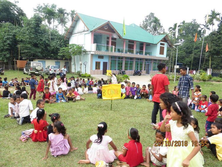 VBS Beginner students sitting in a circle to have snack and tea